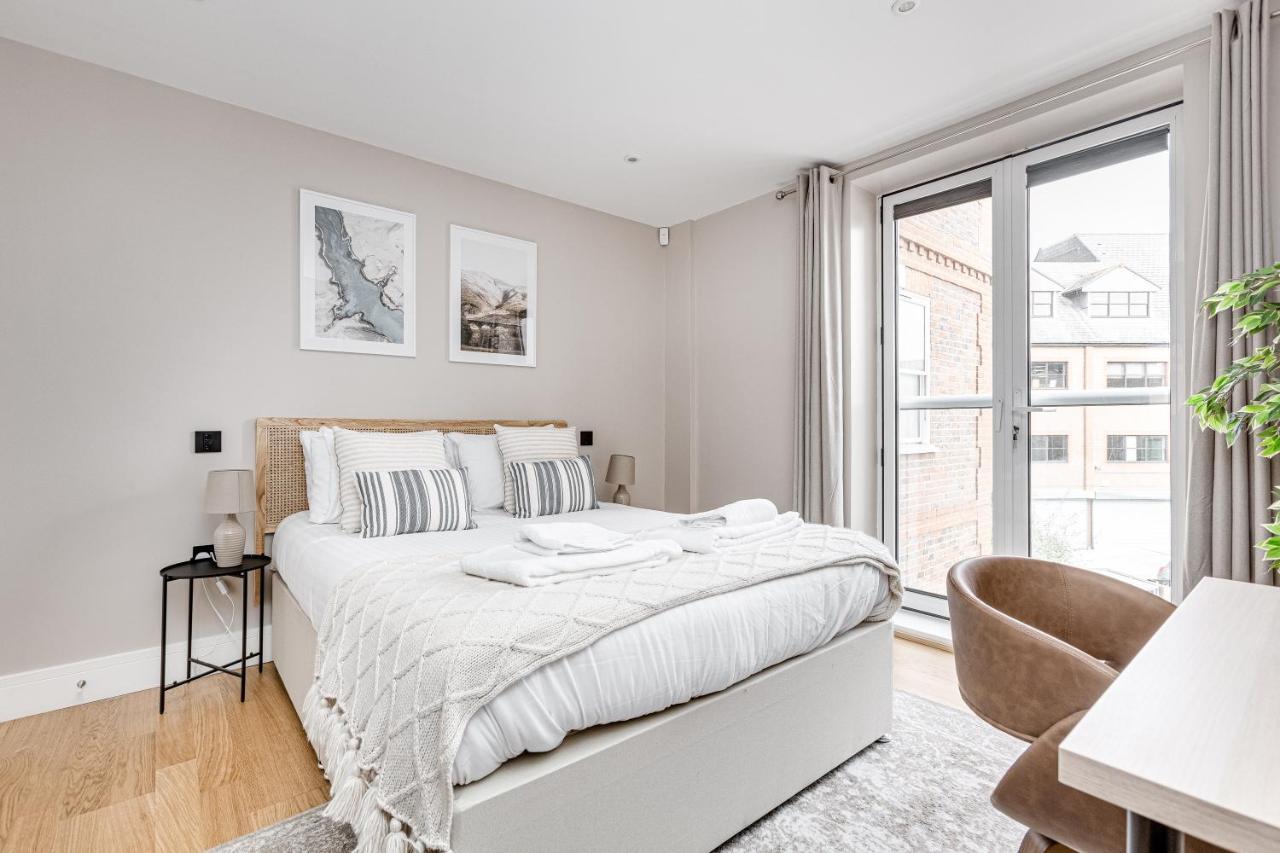 Charming 1 Bedroom Apt , Town Centre, Wifi, Free Parking By Tent Serviced Apartments ステーンズ エクステリア 写真