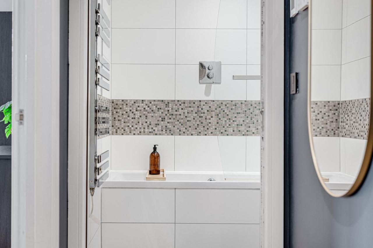 Charming 1 Bedroom Apt , Town Centre, Wifi, Free Parking By Tent Serviced Apartments ステーンズ エクステリア 写真